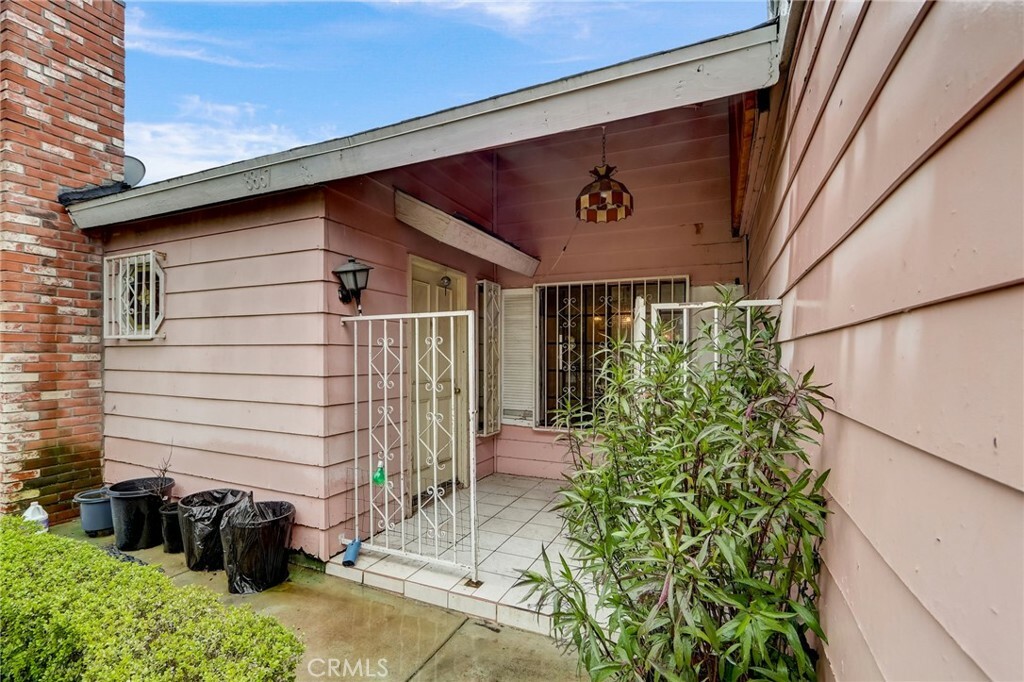 Property Photo: 8867 Oneida Avenue CA 91352