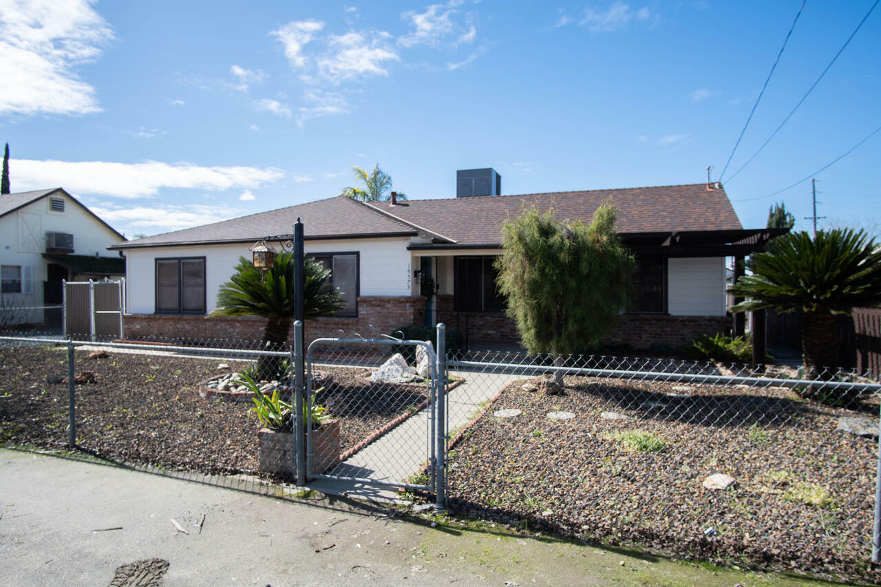 Property Photo:  19573 Richardson Road  CA 93267 