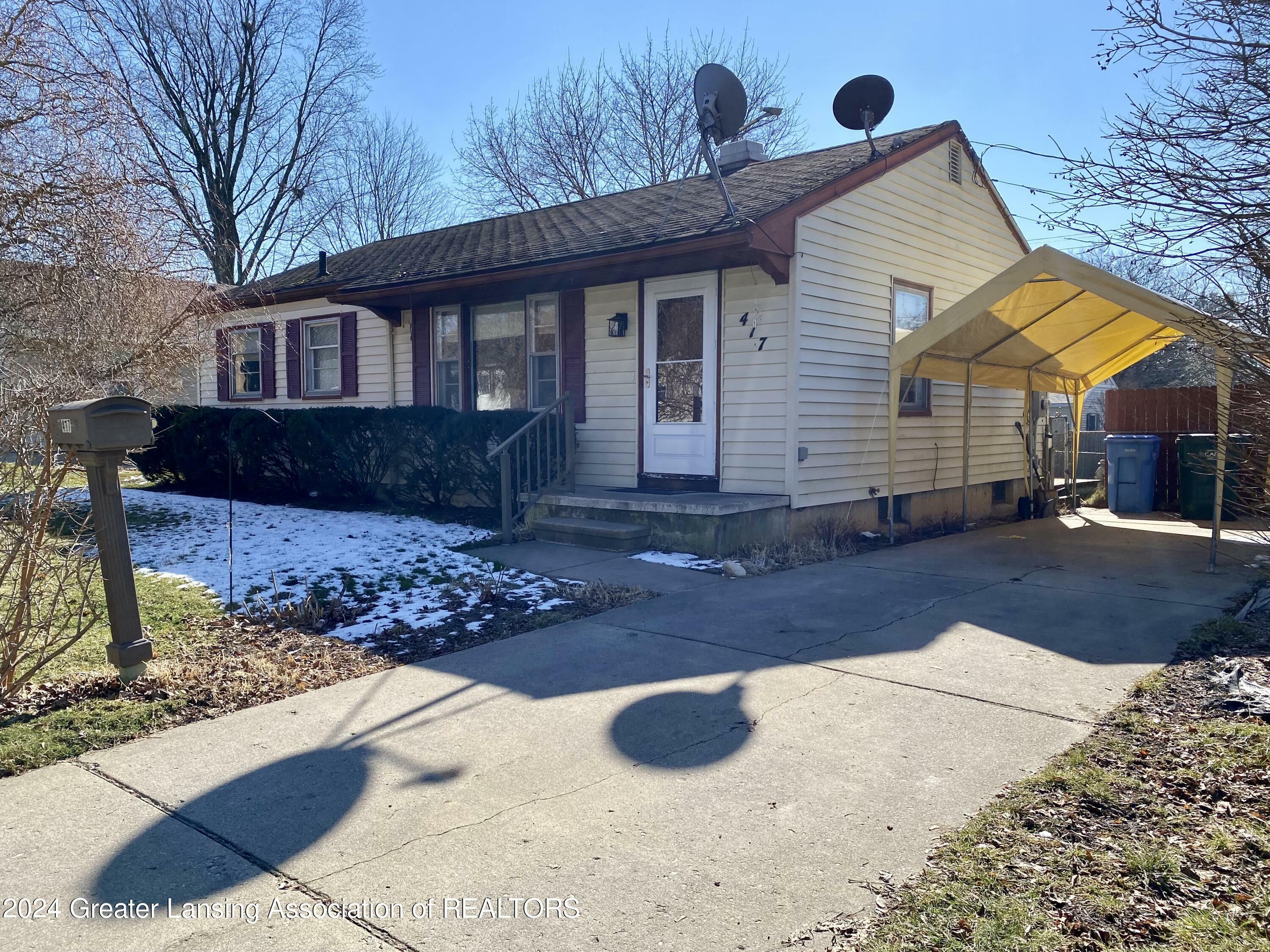 Property Photo:  417 W Willard Avenue  MI 48910 