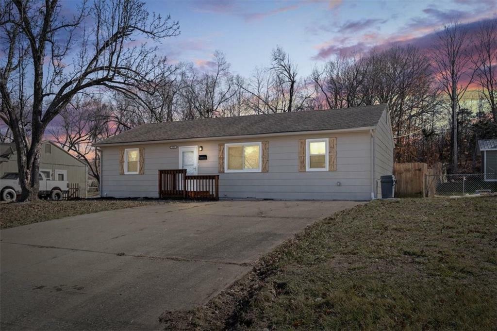 Property Photo:  5901 E 149th Street  MO 64030 