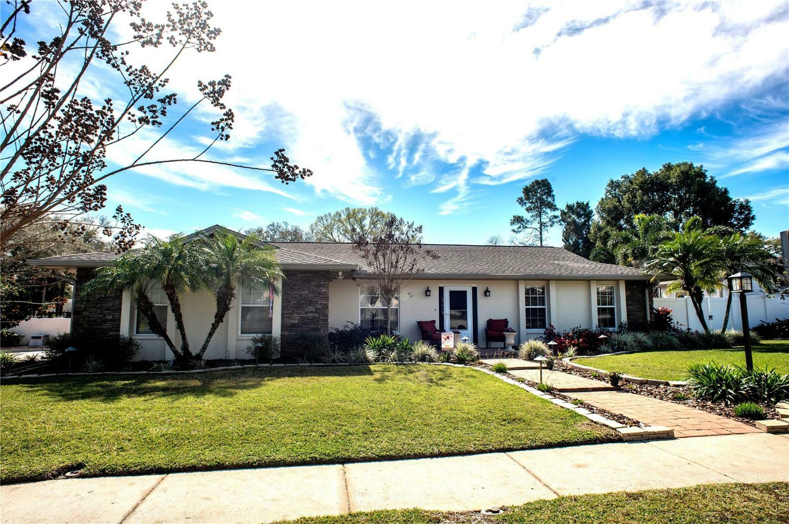 Property Photo:  1107 Lakemont Drive  FL 33594 