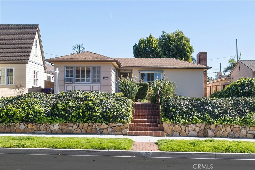 Property Photo: 430 Santiago Avenue CA 90814