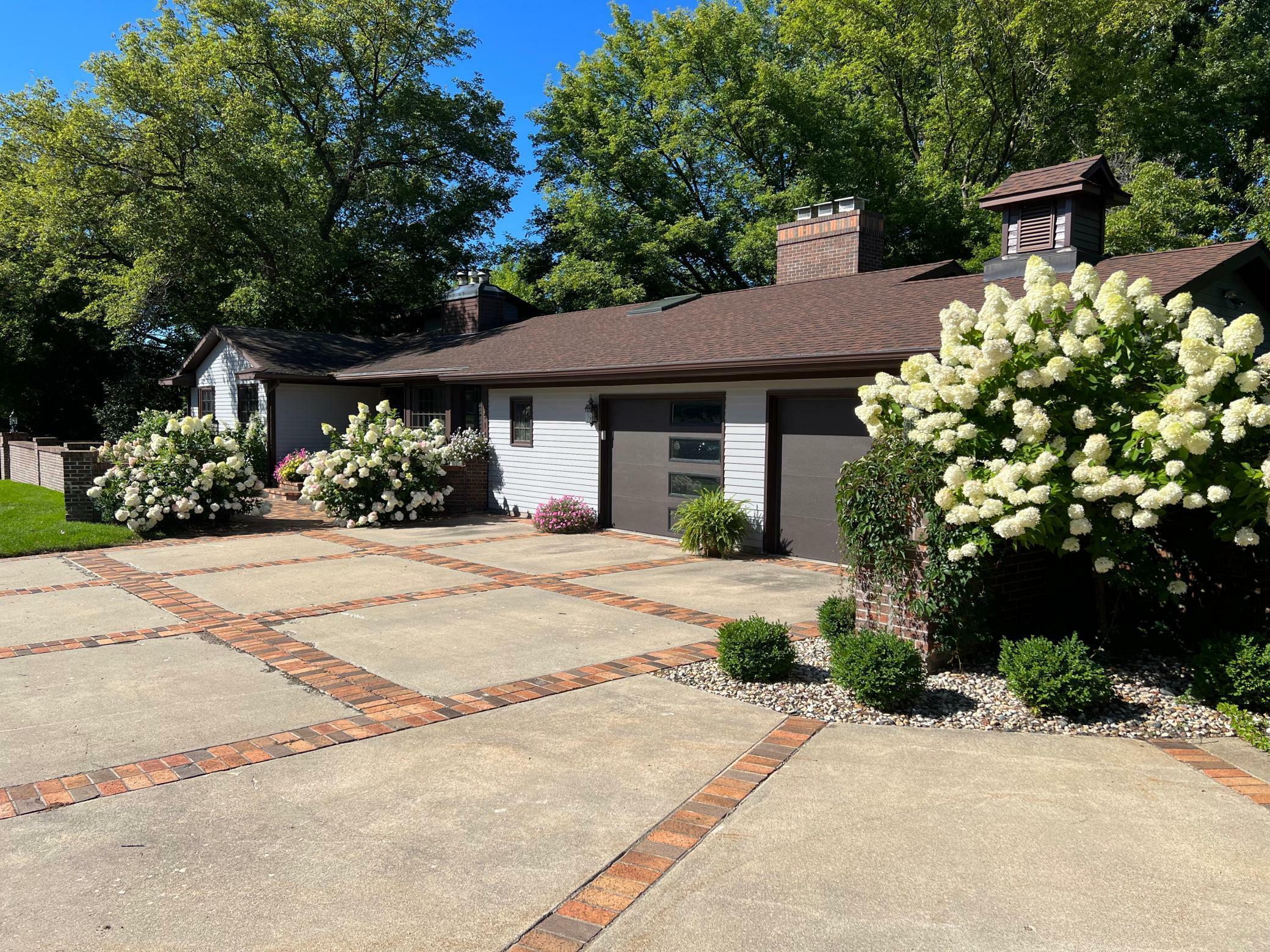 Property Photo:  414 Crescent Drive  MN 56007 