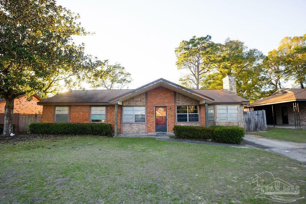 Property Photo:  5783 Hermosa Cir  FL 32526 