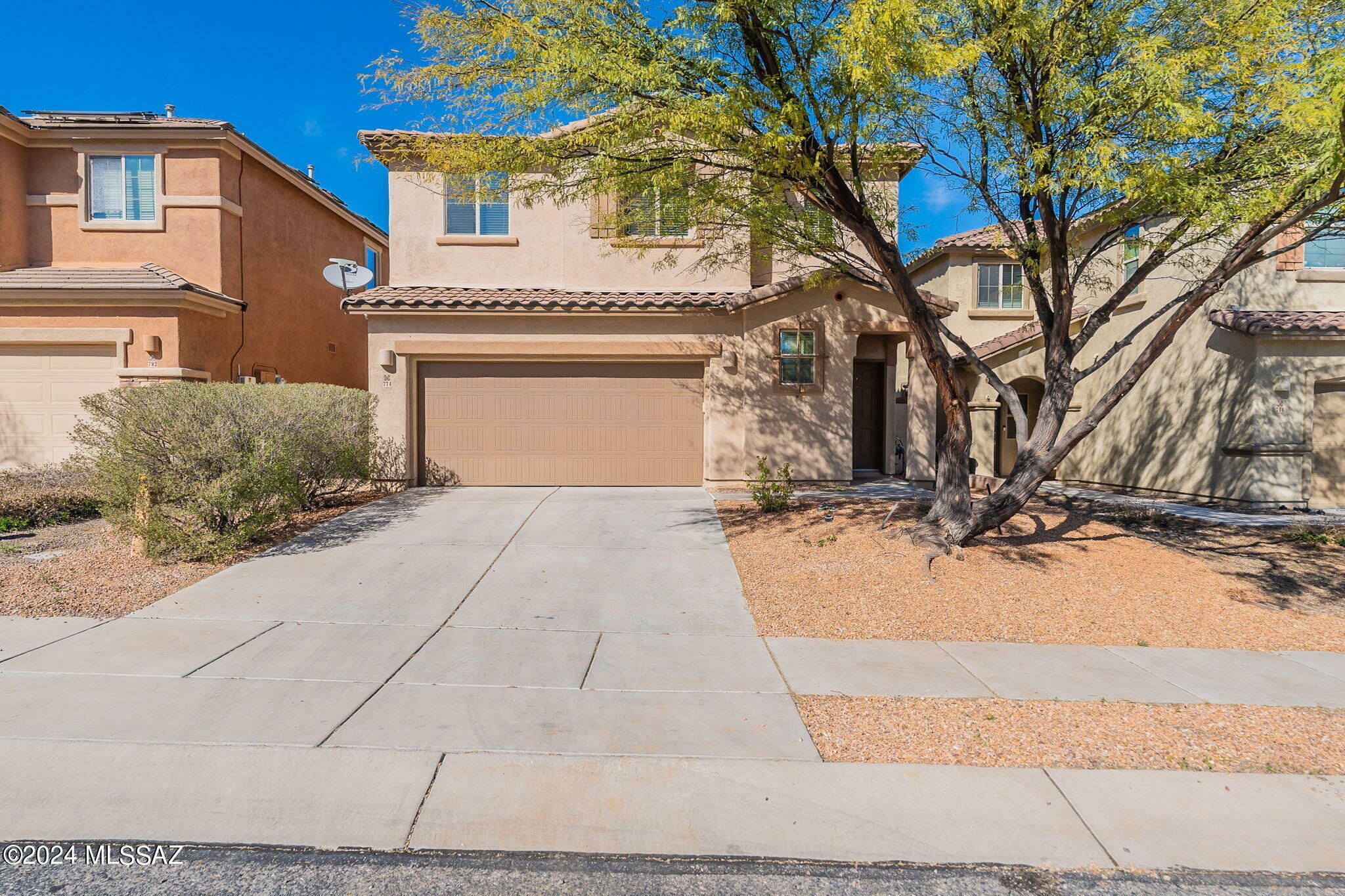 Property Photo:  774 W Calle Capotasto  AZ 85629 