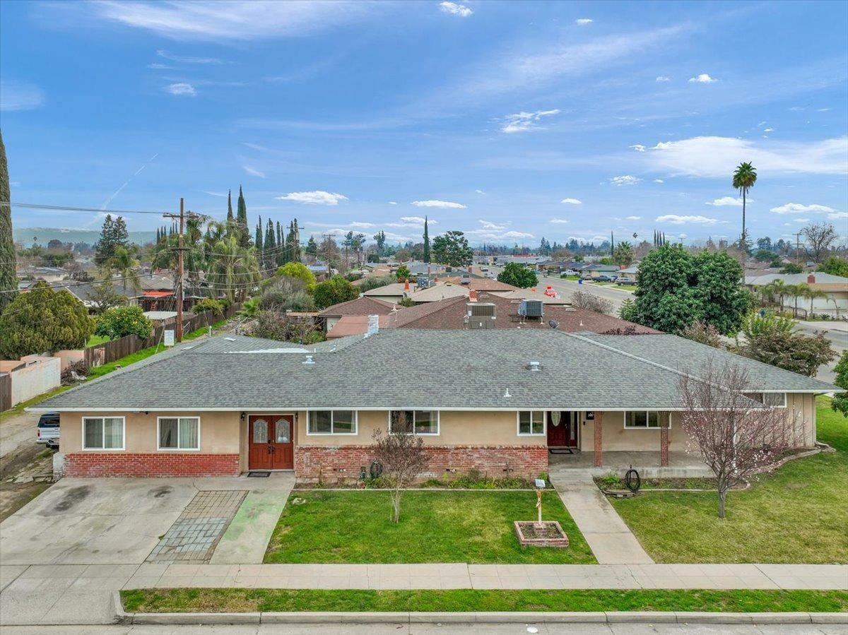 Property Photo:  2418 N Sierra Vista Avenue  CA 93703 