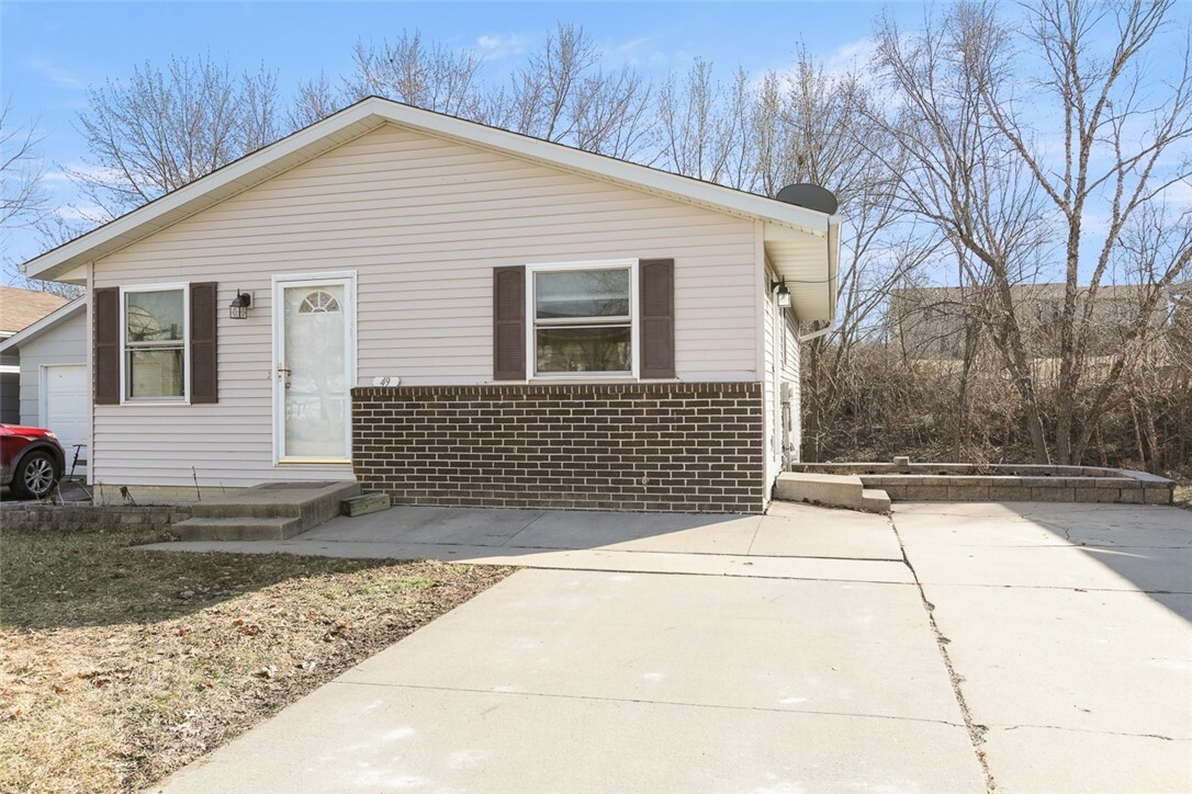 Property Photo:  49 Brook Circle  IA 50219 