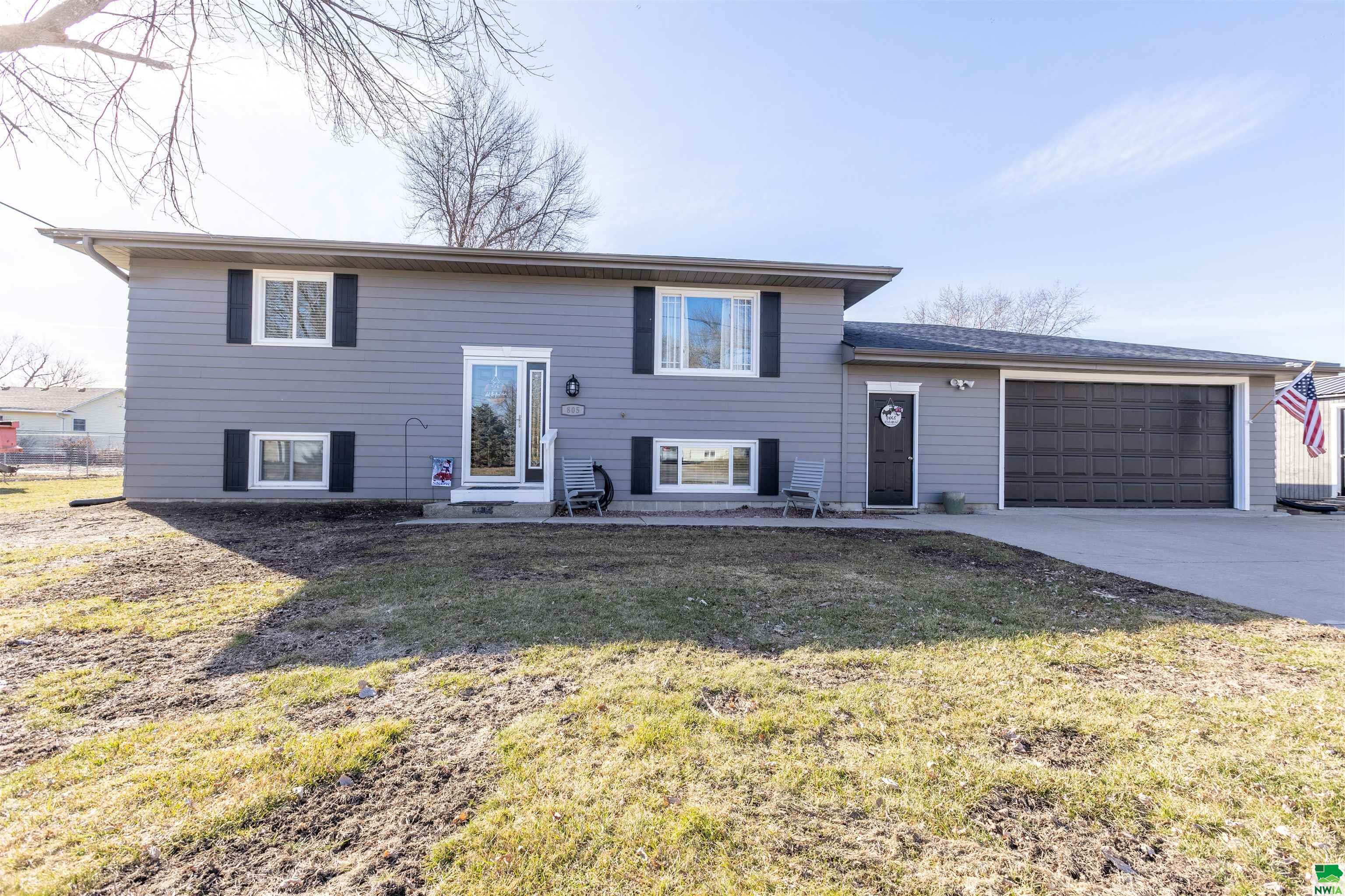 Property Photo:  805 Willow St.  IA 51052 