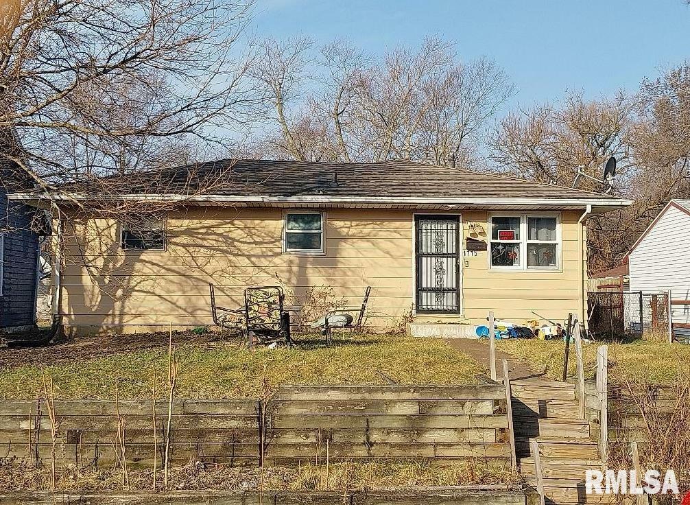 Property Photo:  1715 N Bestor Street  IL 61604 