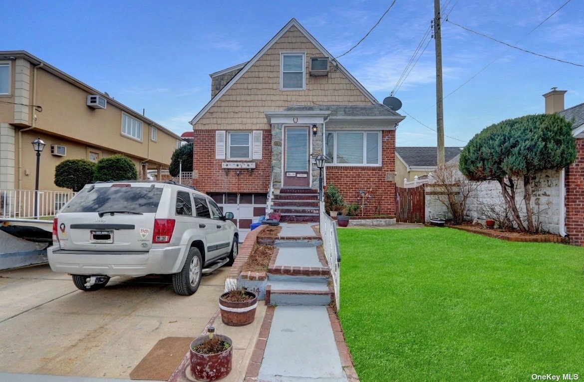Property Photo:  96-14 164th Avenue  NY 11414 