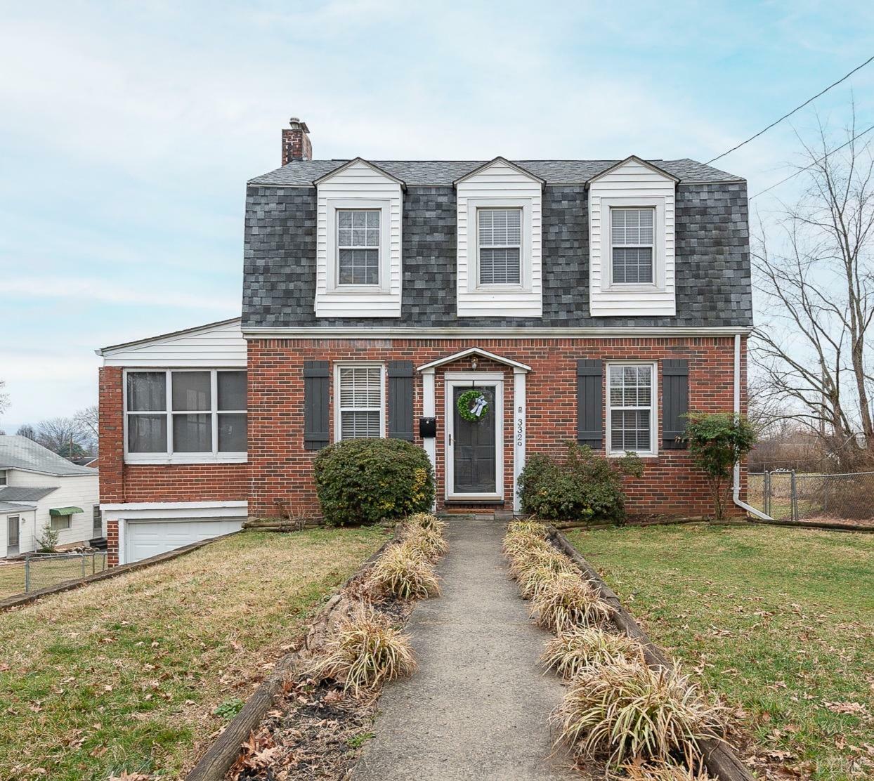 Property Photo: 3329 NW Oaklawn Avenue VA 24012