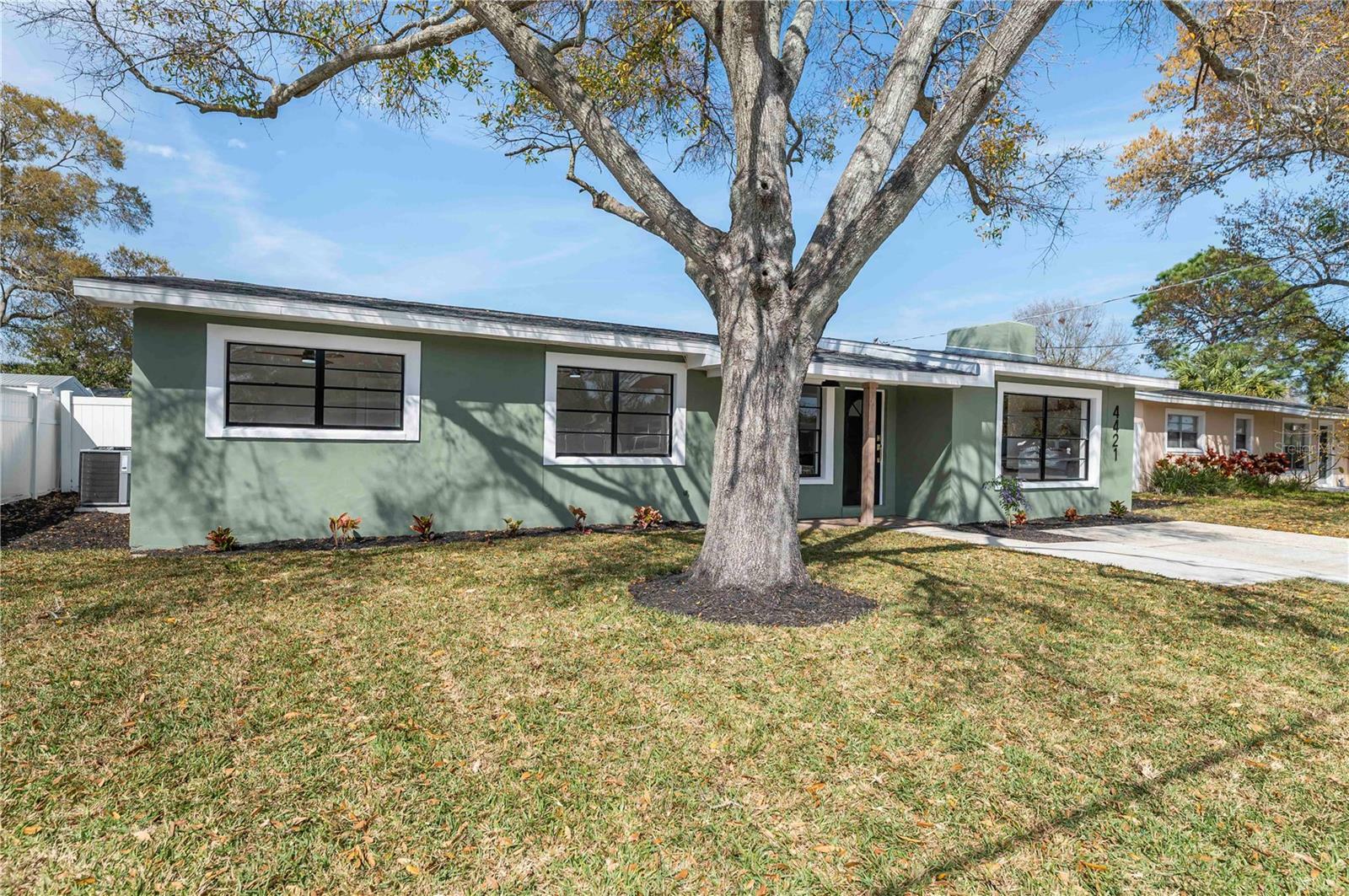 Property Photo:  4421 W Fairview Heights  FL 33616 