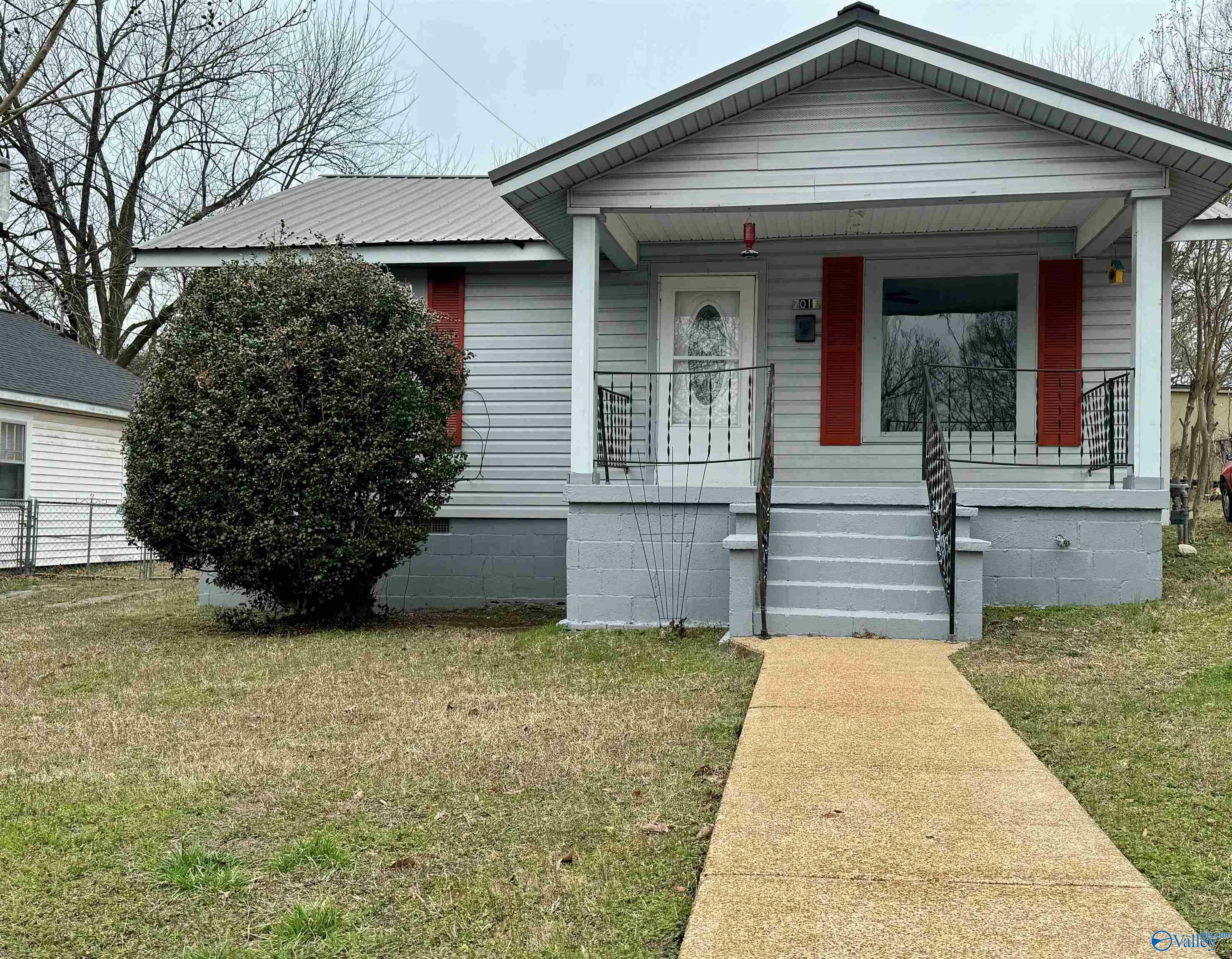 Property Photo:  701 5th Street SW  AL 35954 