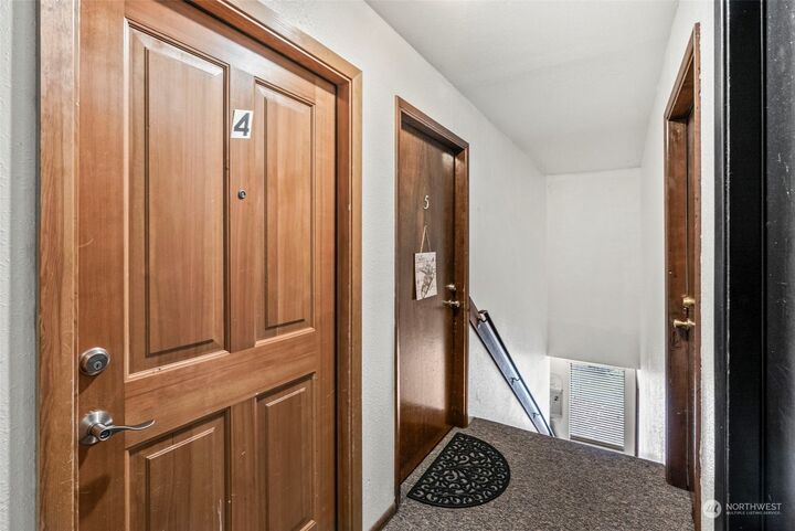 Property Photo: 1303 20th Avenue 4 WA 98632