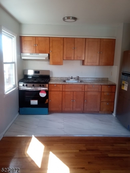 Property Photo:  94 N 9th St 5  NJ 07522 