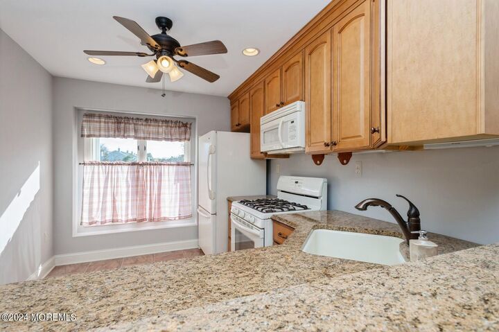 Property Photo:  26 Rose Manor Court  NJ 08723 