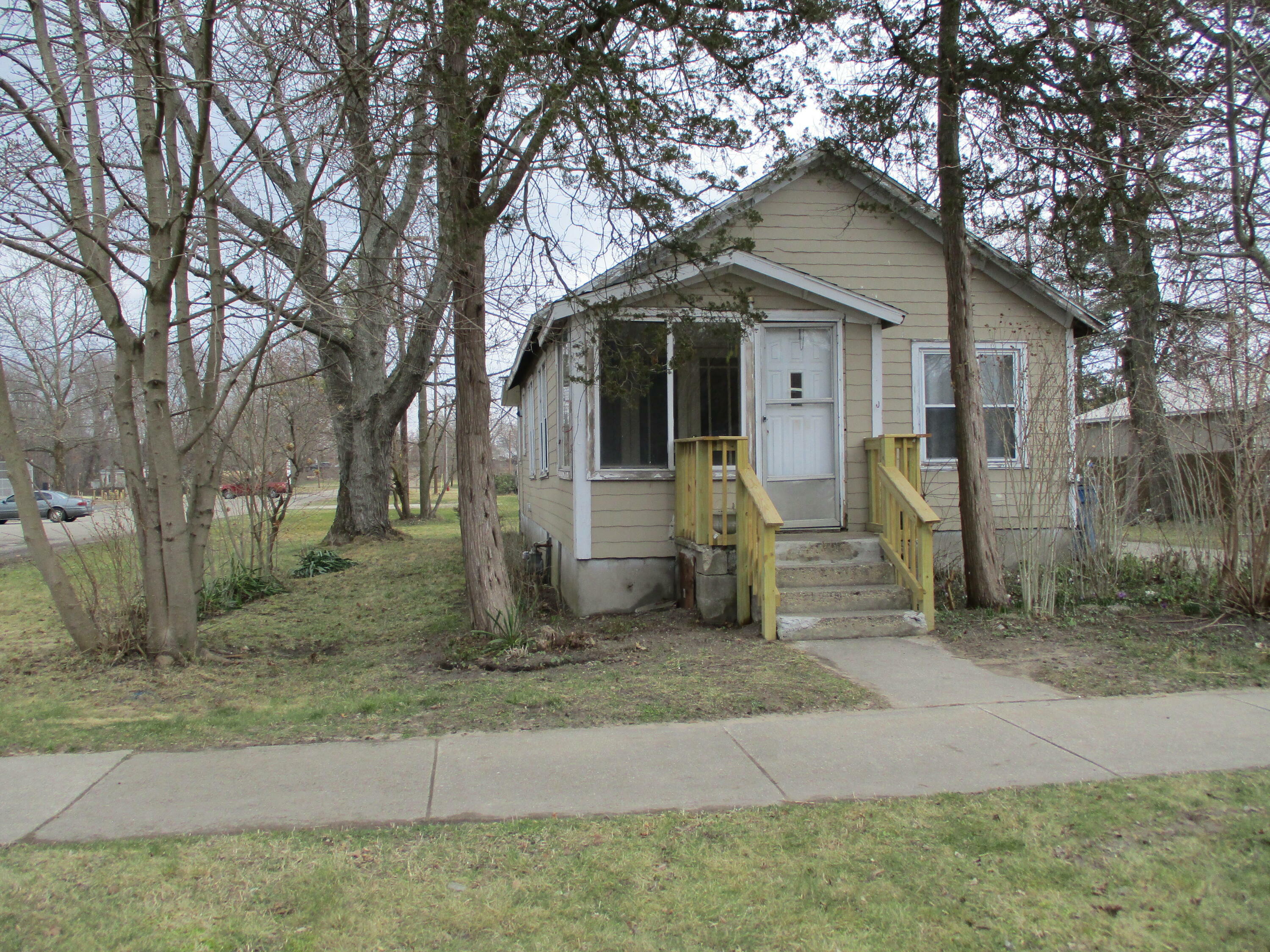 Property Photo:  226 N Maple Street  MI 49408 