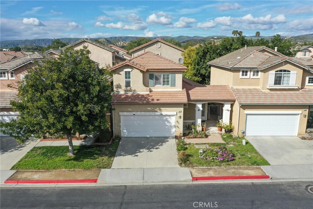 Property Photo:  437 Archbriar Way  CA 93065 