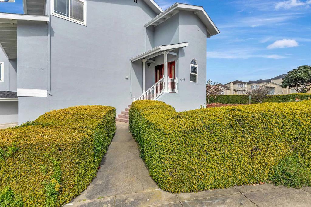 Property Photo:  2700 Ocean Ave  CA 94132 