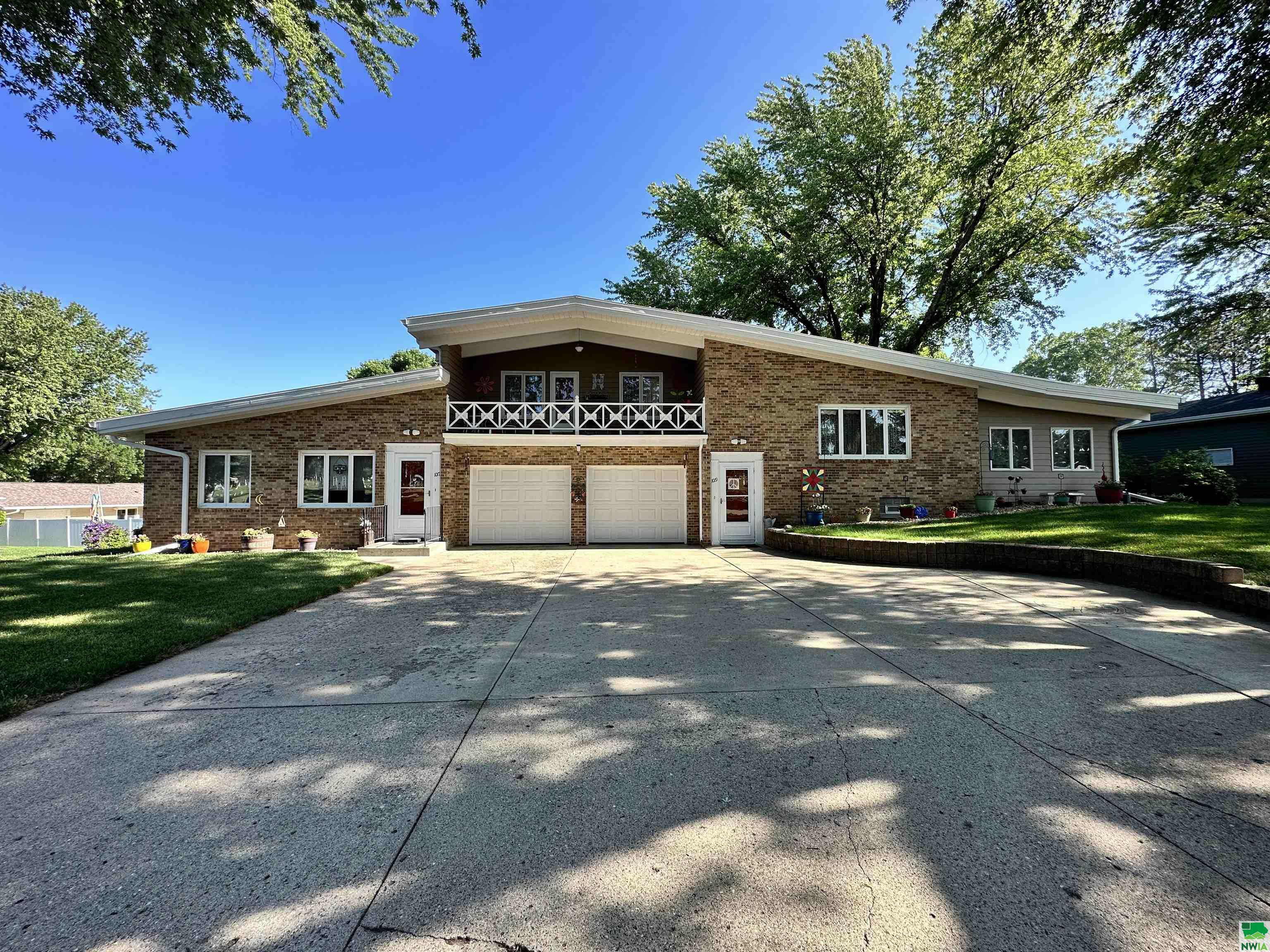 Property Photo:  1019 3rd Street SE  IA 51031 