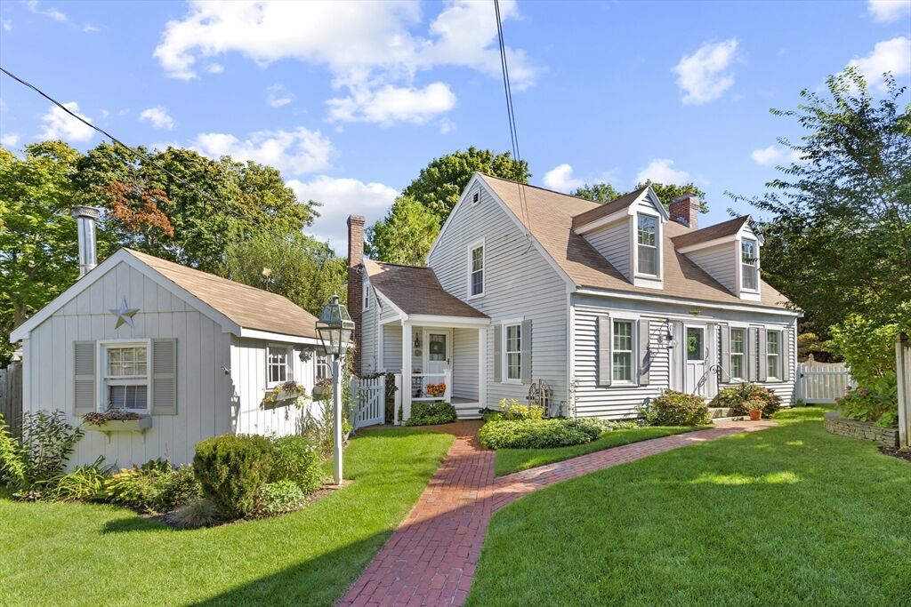 Property Photo:  5 Meadow Ln  MA 01945 