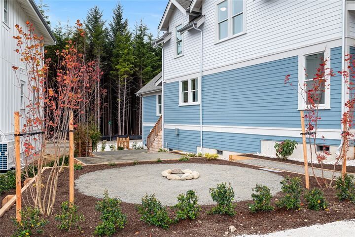 Property Photo:  433 E Compass Street  WA 98571 