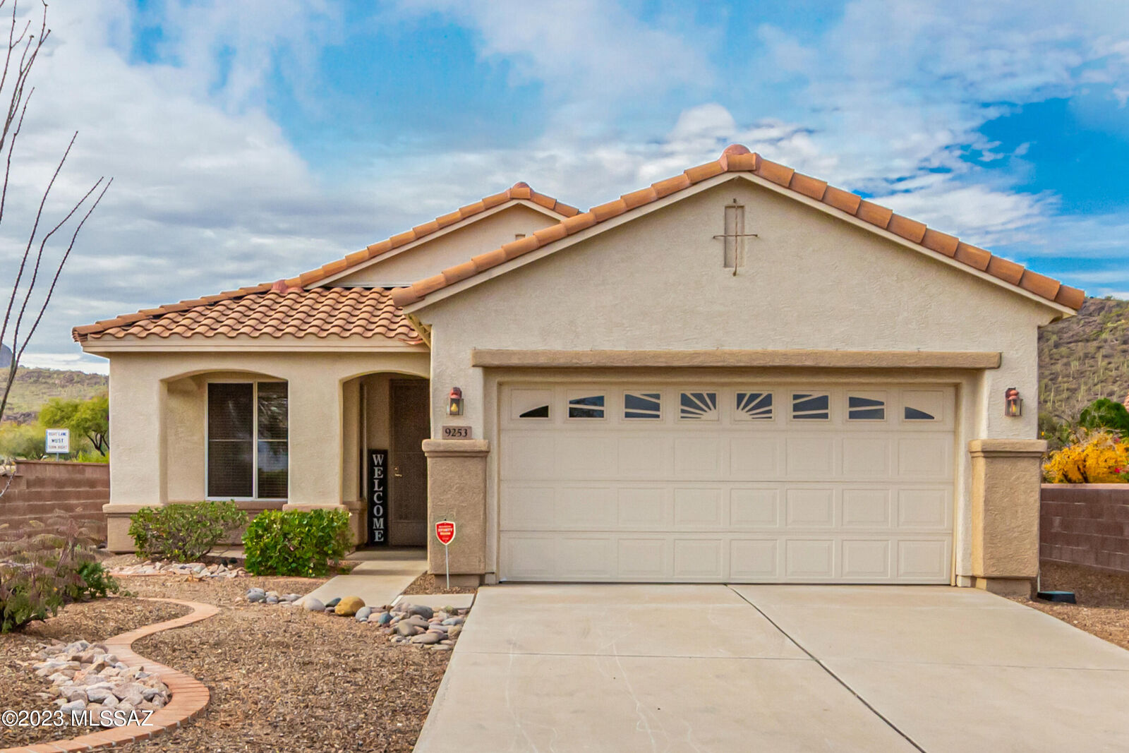 Property Photo:  9253 N Twinkling Shadows Way  AZ 85743 