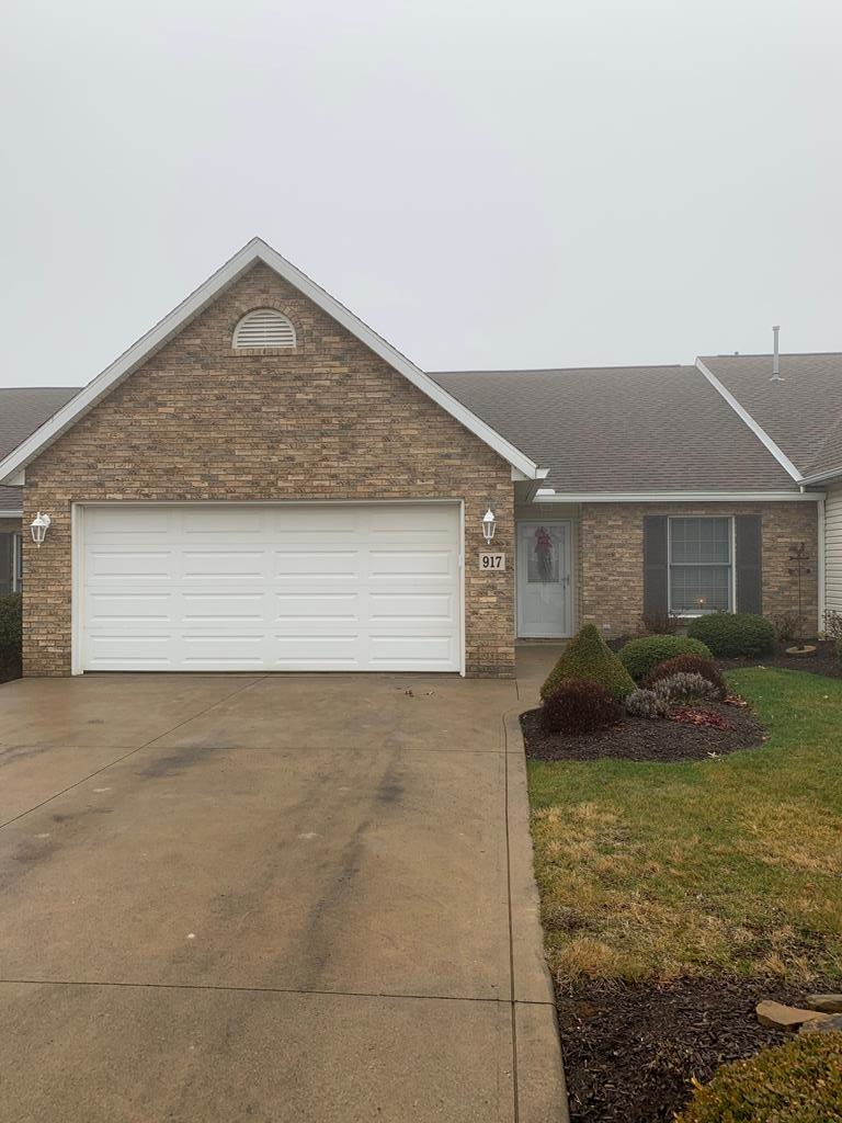 Property Photo: 917 Oakbrook Dr OH 44805
