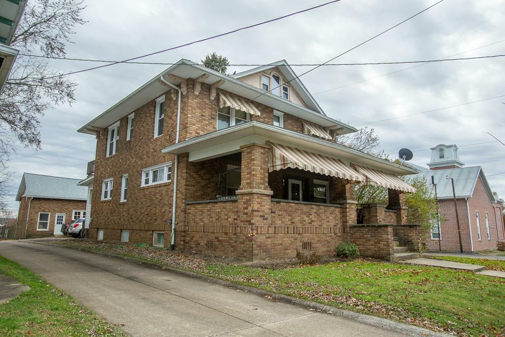 Property Photo:  331 Derr Ave  OH 44691 