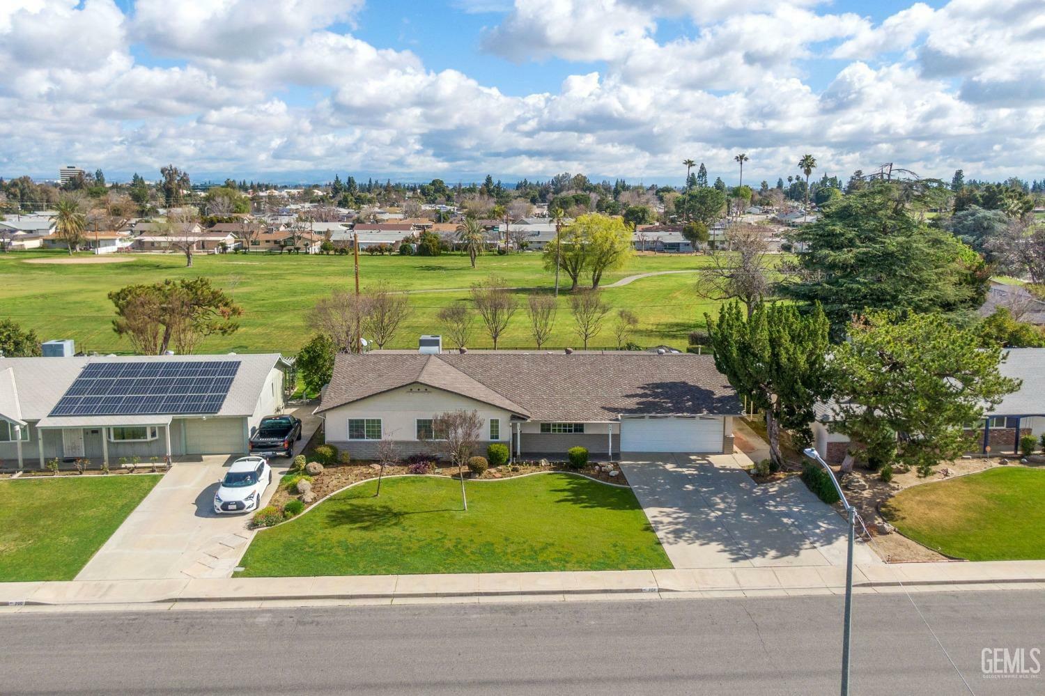 Property Photo:  704 River Oaks Drive  CA 93309 