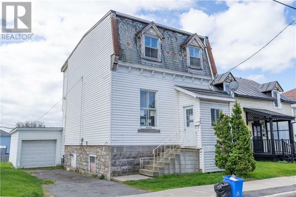 Property Photo:  338 Water Street East  ON K6H 1A4 