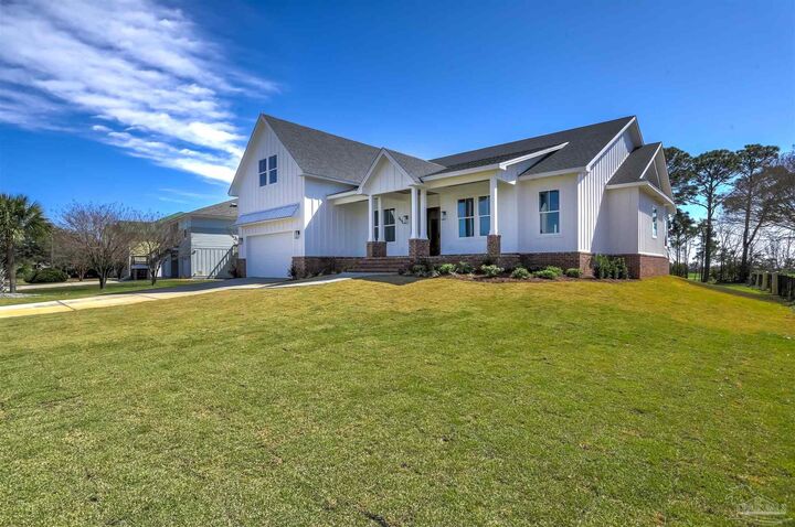 Property Photo:  3846 Saber Tooth Cir  FL 32563 