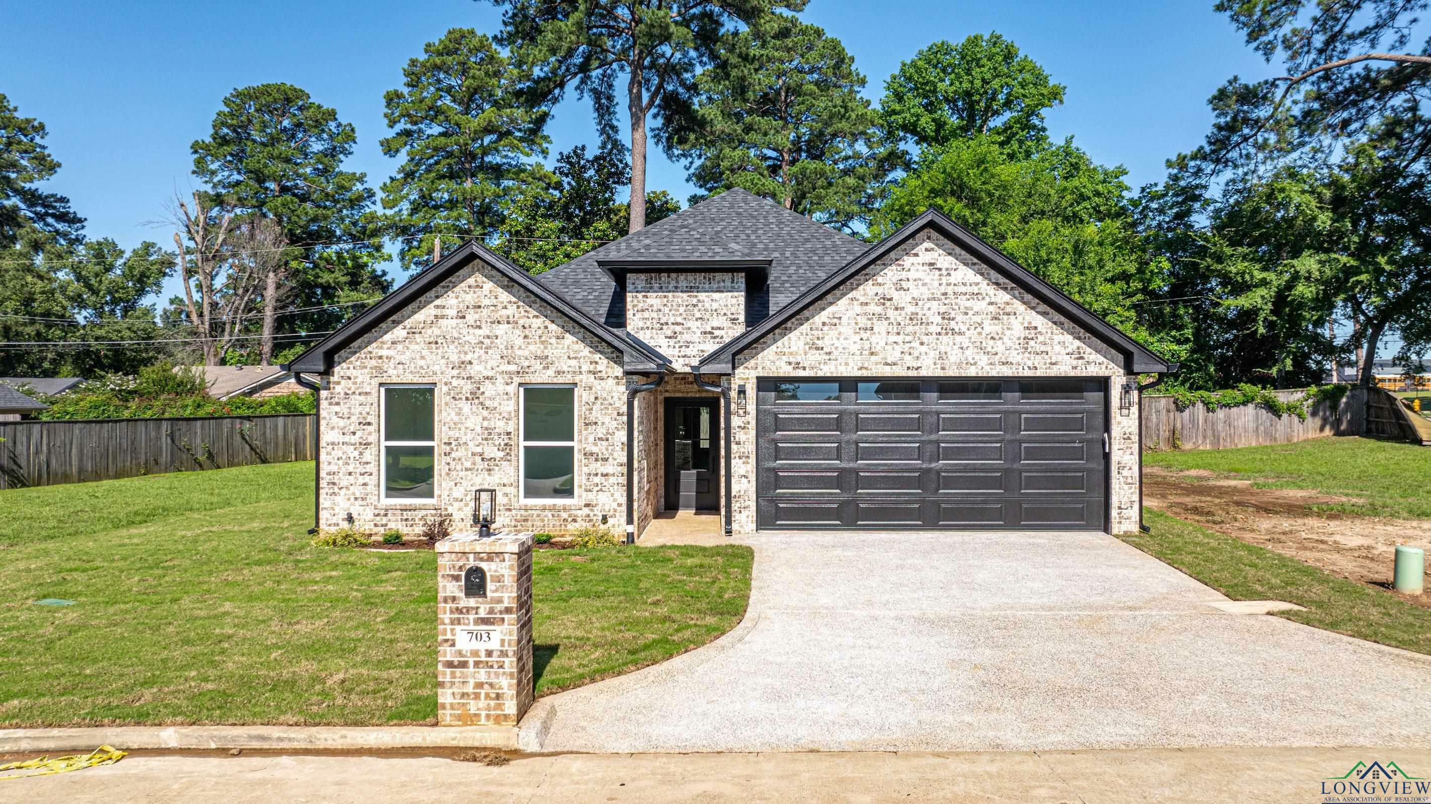 Property Photo:  703 Cove Place  TX 75604 