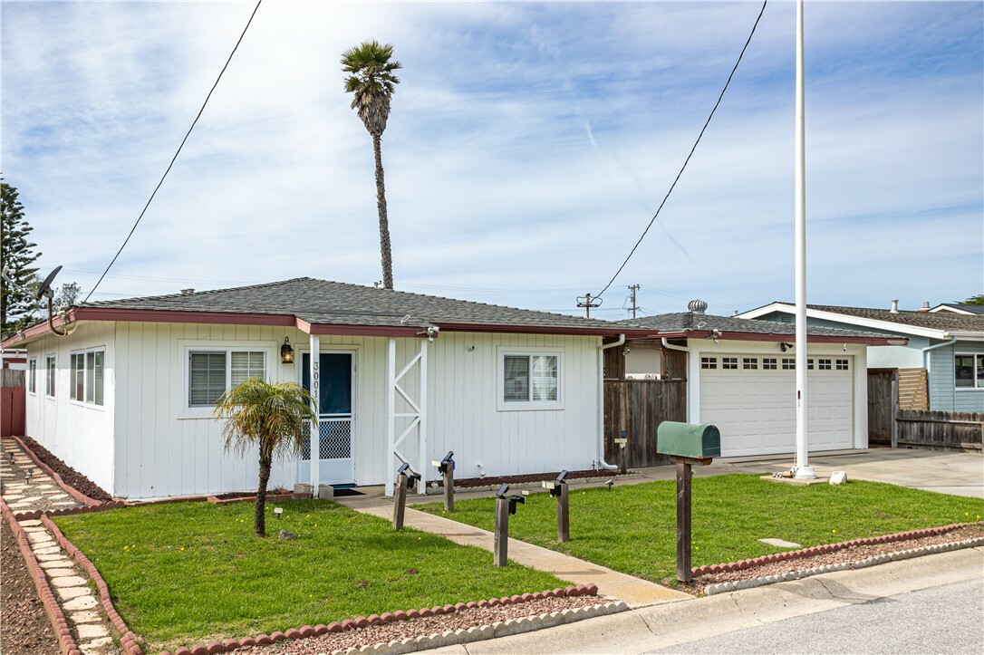 Property Photo:  3001 Sandalwood Avenue  CA 93442 