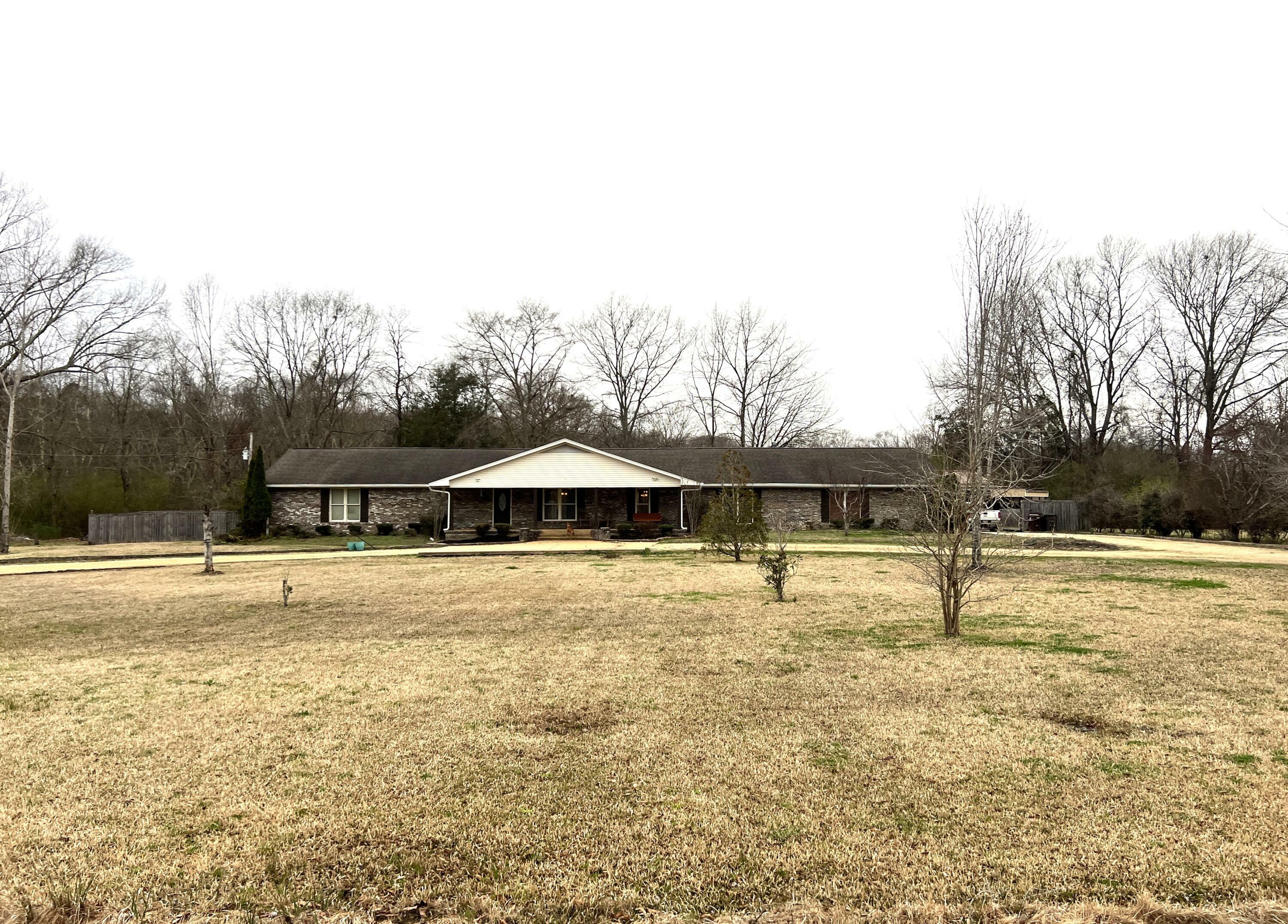 Property Photo:  847 County Road 1303  MS 38849 