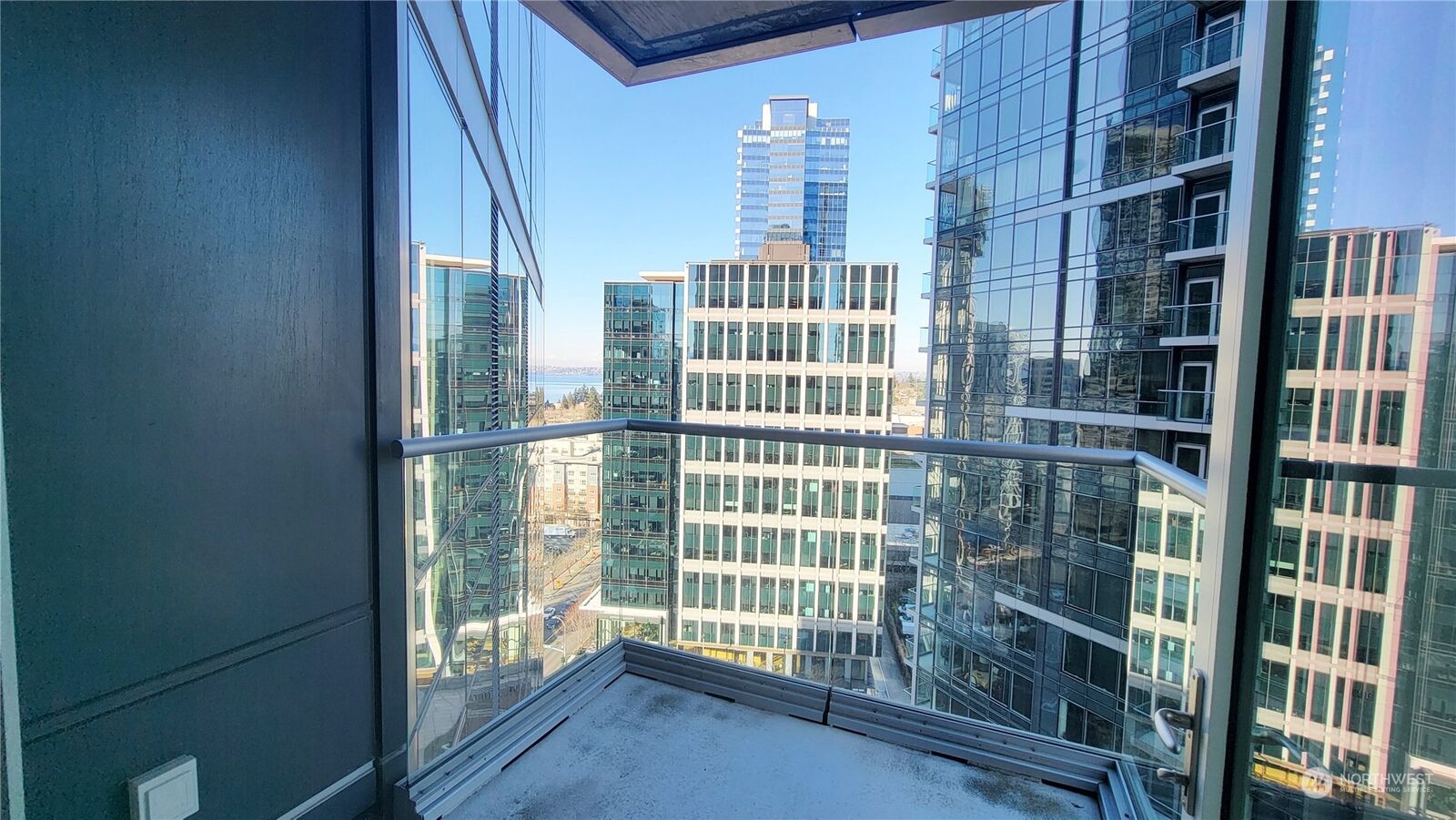 Property Photo: 10700 NE 4th Street 1706 WA 98004