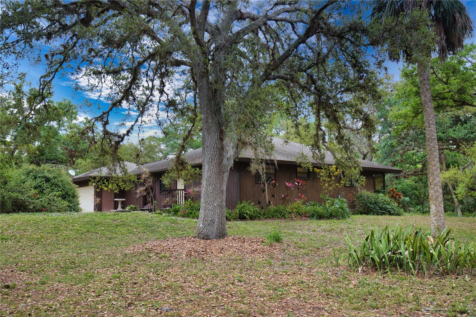 Property Photo:  5826 SE County Road 763  FL 34266 