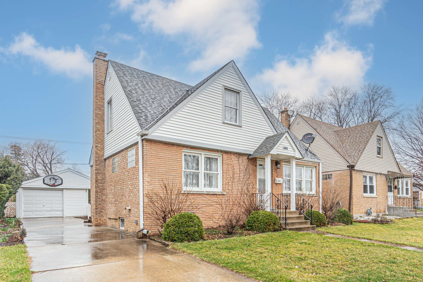 Property Photo: 10108 Schiller Boulevard IL 60131