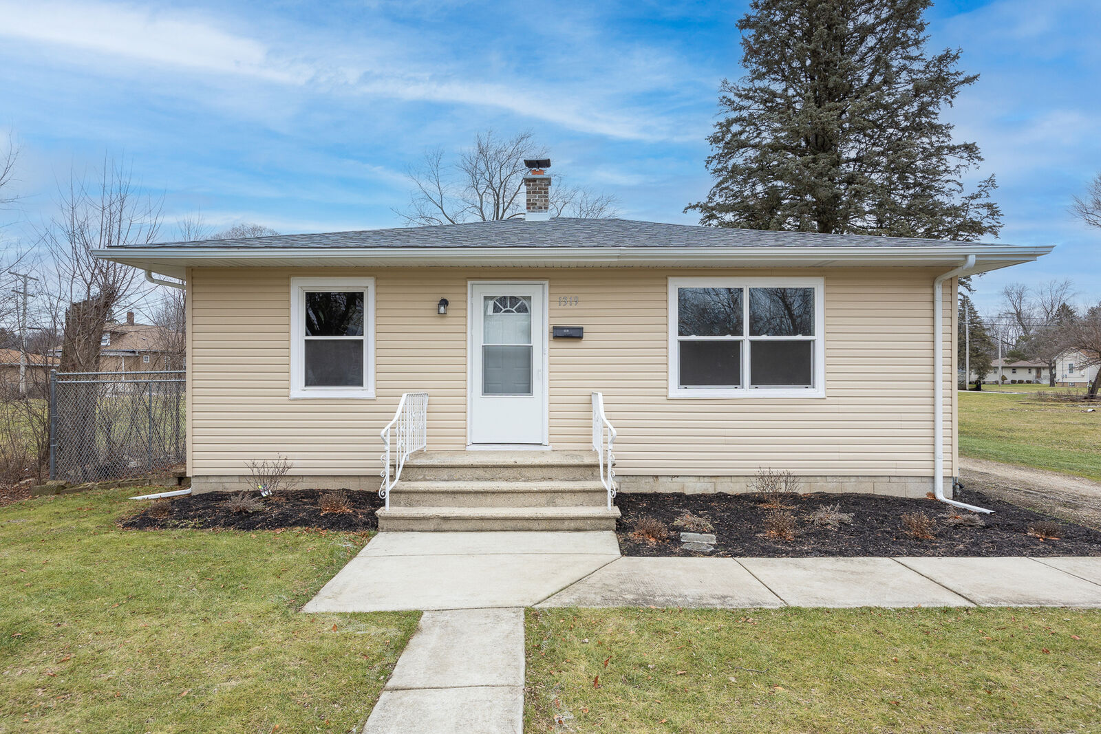 Property Photo: 1319 Wisconsin Street IL 60432