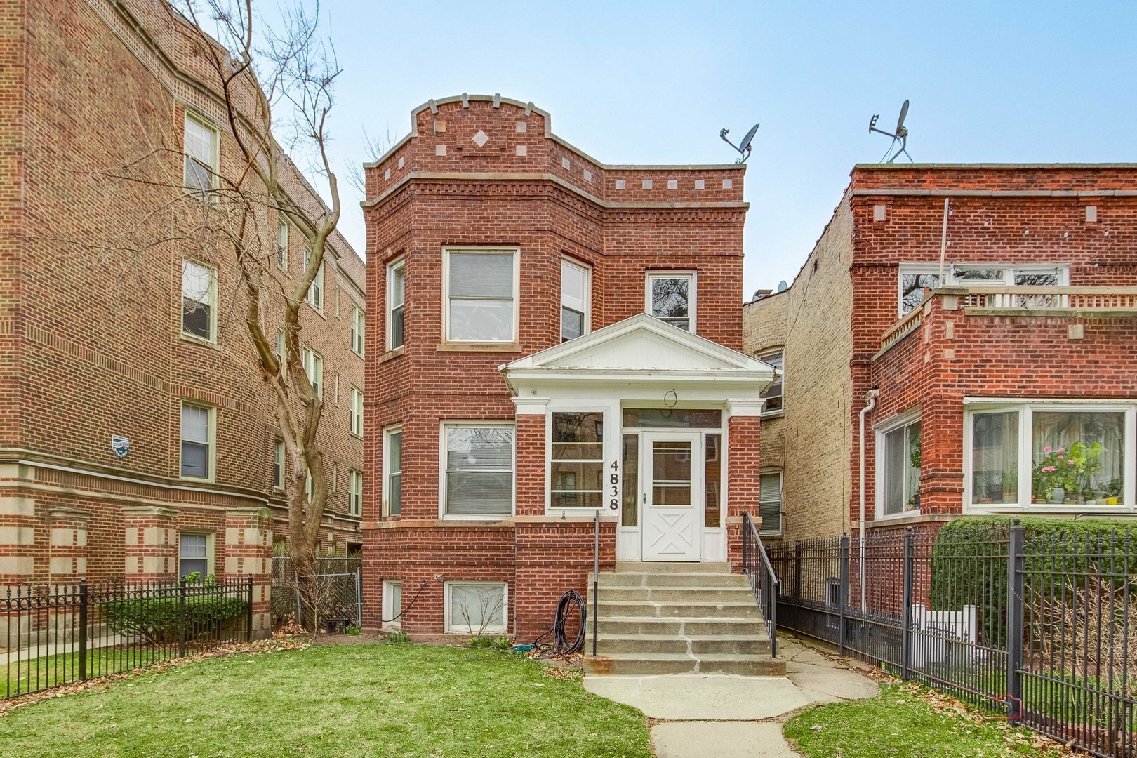 Property Photo: 4838 N Wolcott Avenue IL 60640