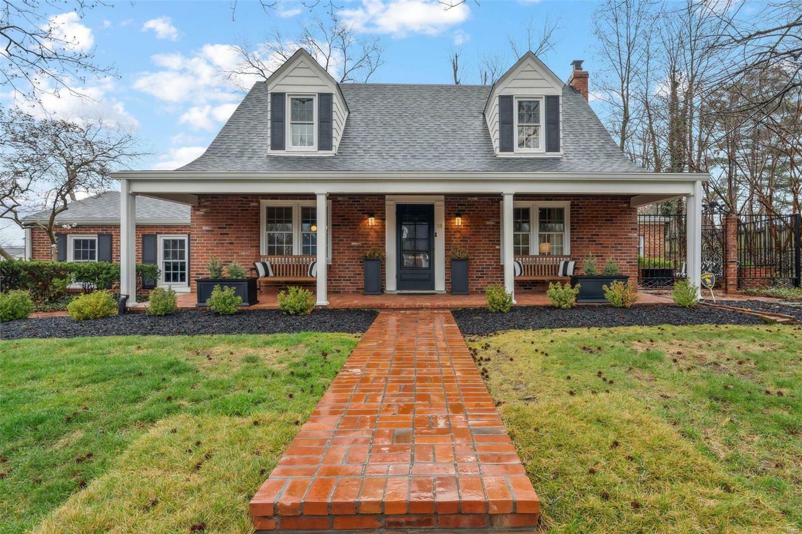 Property Photo:  18 Middlesex Drive  MO 63144 