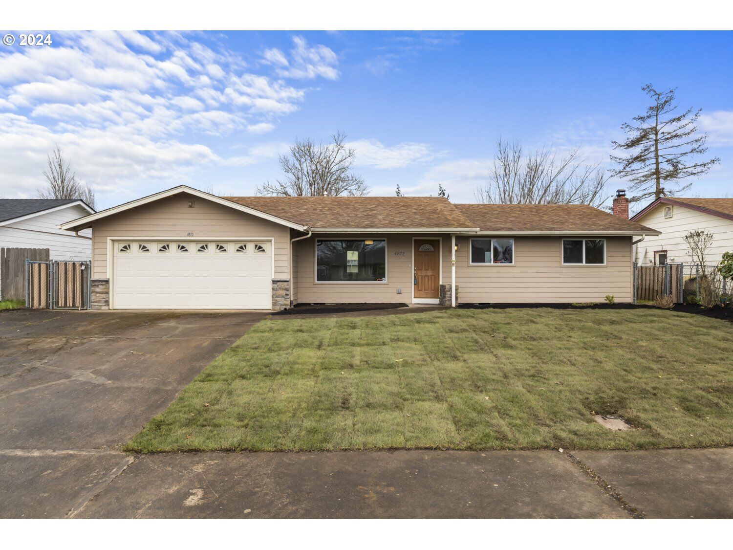 Property Photo: 4872 Regal Dr OR 97301