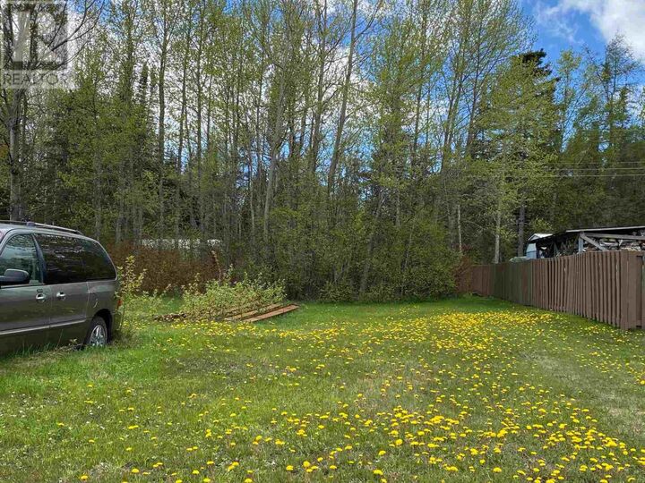 8 Eastgrove Cres — photo 1