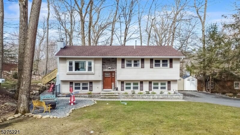 Property Photo:  8 Old Stage Coach Rd  NJ 07821 