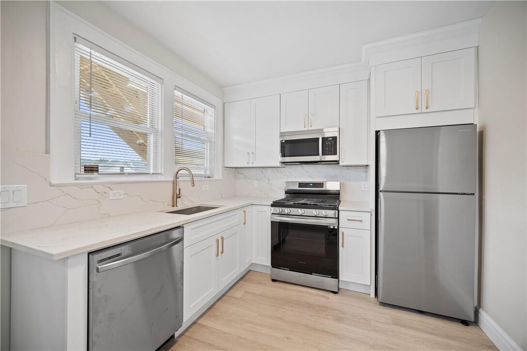 Property Photo:  54 S Kensico Avenue 2R  NY 10601 