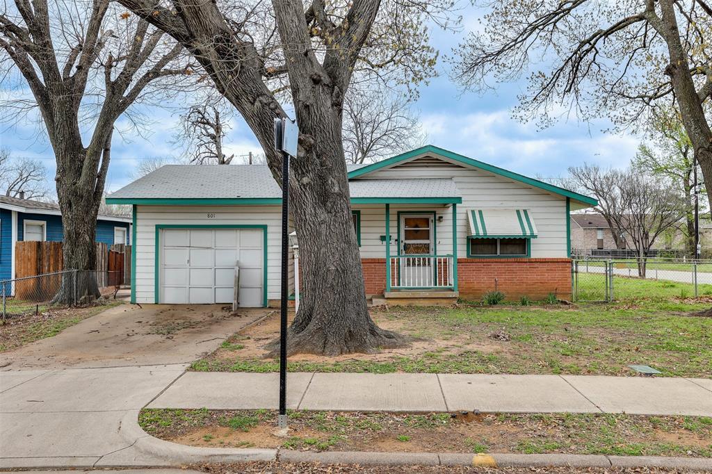 Property Photo: 801 N East Street TX 76011