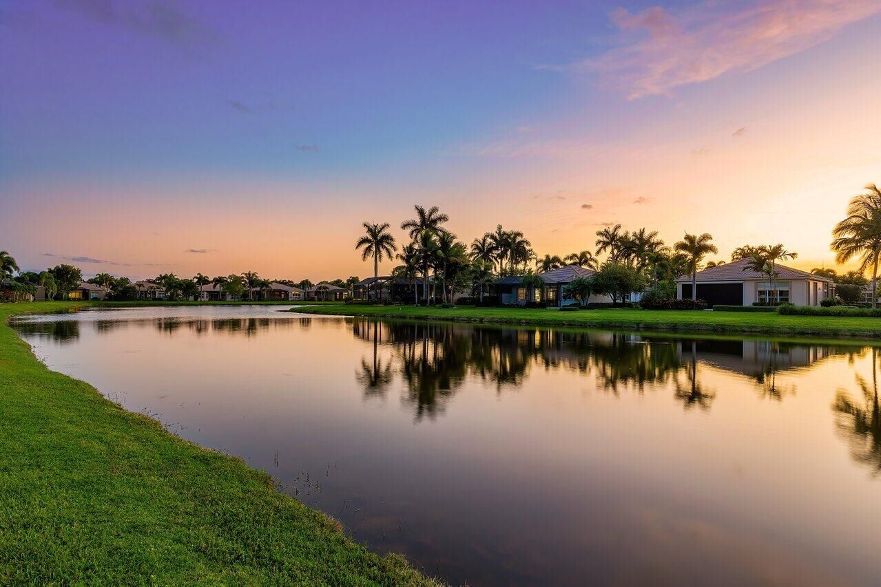 Property Photo: 10813 Beverlyglen Avenue FL 33473