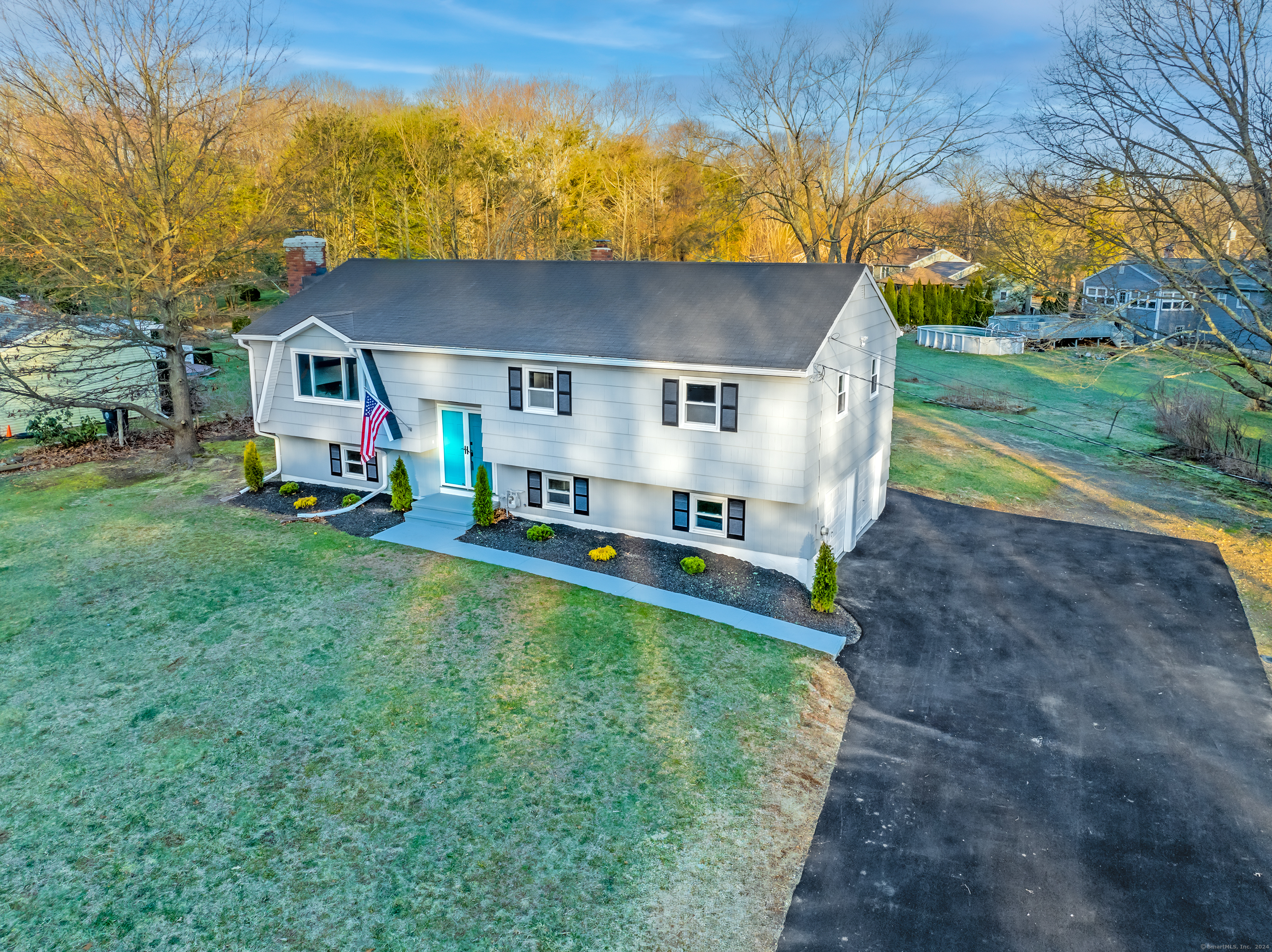 Property Photo:  10 Lakeview Drive  CT 06460 
