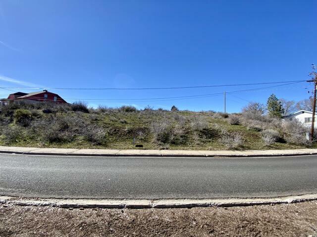 Property Photo:  932 California Street Lot # 20  OR 97601 