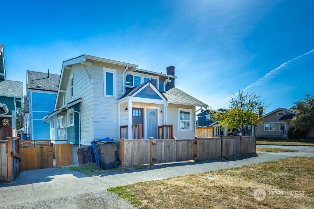 Property Photo:  723 S Sheridan  WA 98405 